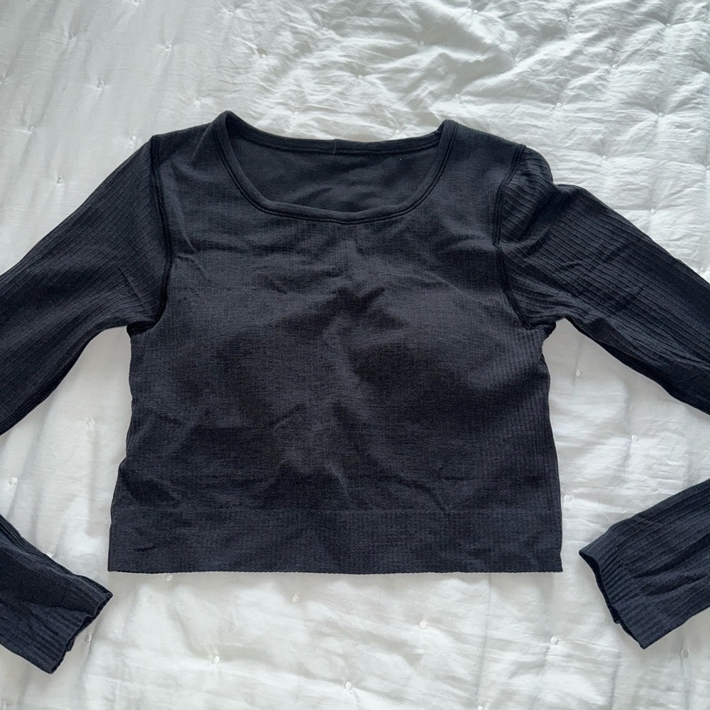 LULULEMON CROPED LONG SLEEVE TOP